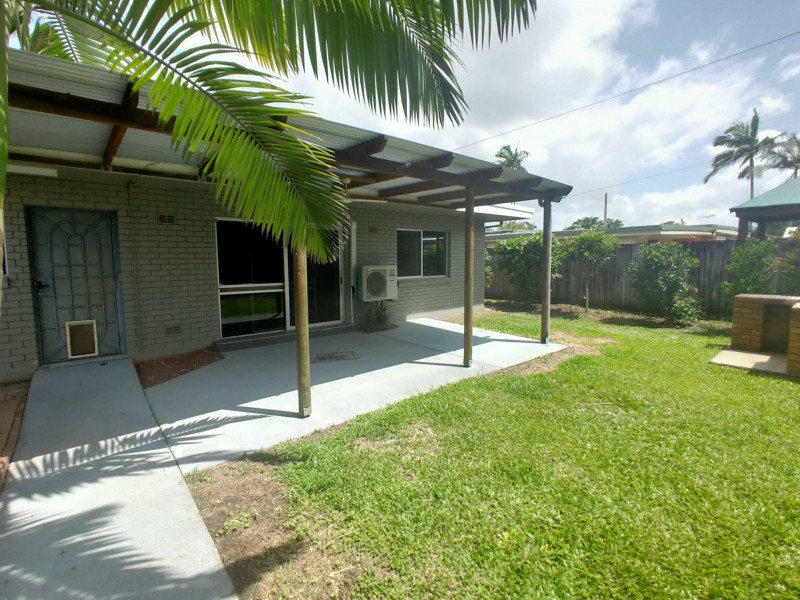 9 Smart Street, Mooroobool QLD 4870