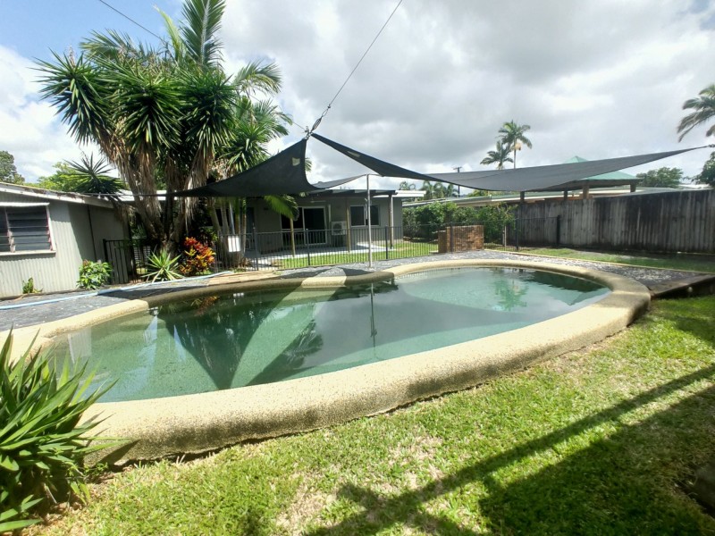 9 Smart Street, Mooroobool QLD 4870