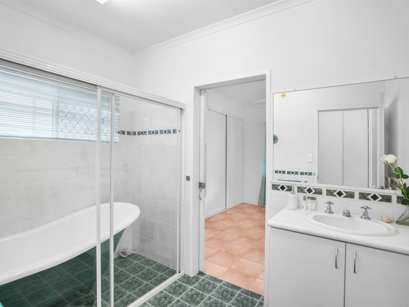 15 Silky Oak Court, Mooroobool QLD 4870