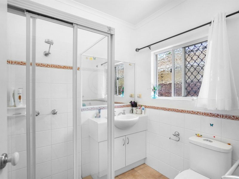 15 Silky Oak Court, Mooroobool QLD 4870
