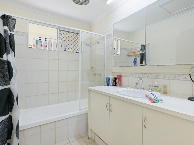2 Armbrust Street, Manoora QLD 4870