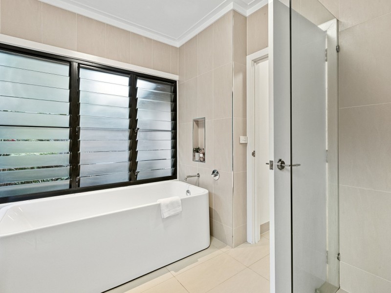 2D Trundle Terrace, Whitfield QLD 4870