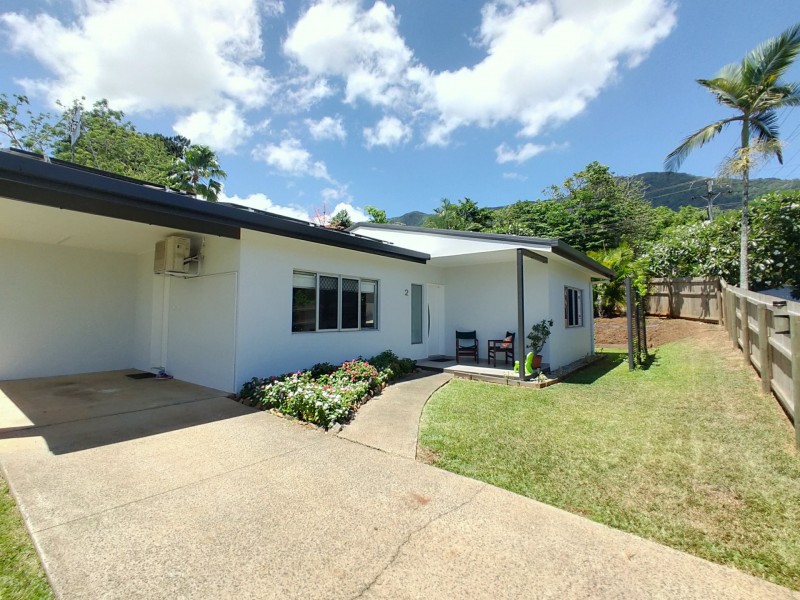 2 Ethel Close, Redlynch QLD 4870