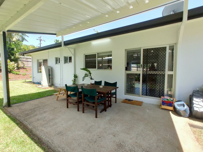 2 Ethel Close, Redlynch QLD 4870