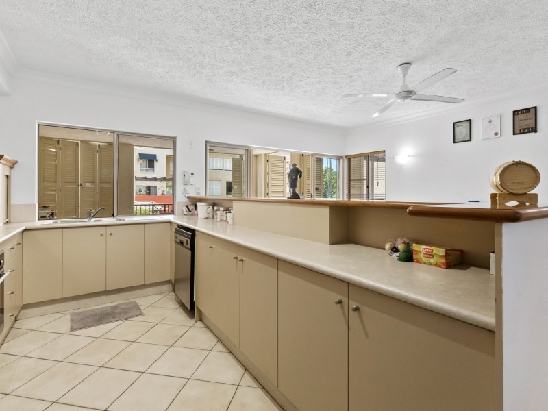 704/2-10 Greenslopes Street, Cairns North QLD 4870