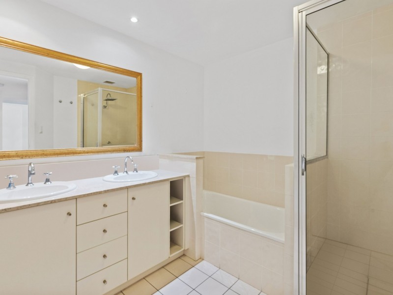 704/2-10 Greenslopes Street, Cairns North QLD 4870