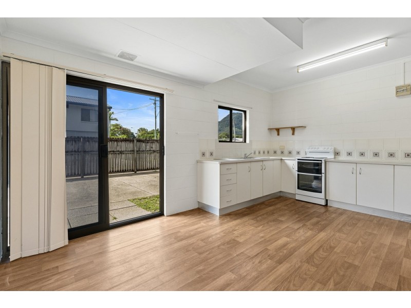 2/112 Windarra Street, Woree QLD 4868