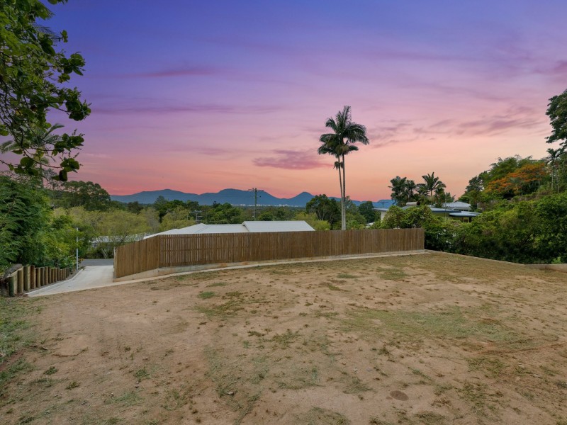 134A Hillview Crescent, Whitfield QLD 4870