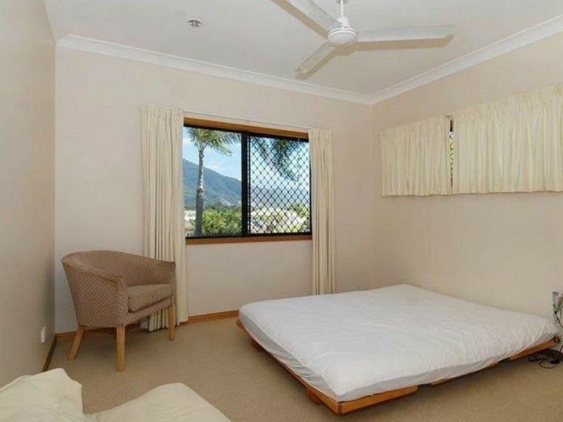 13 St Albans Close, Brinsmead QLD 4870