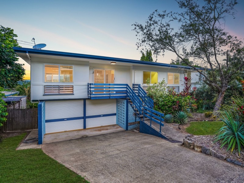7 Sommerville Crescent, Whitfield QLD 4870