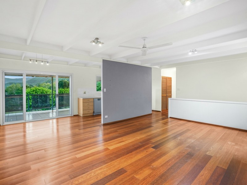 7 Sommerville Crescent, Whitfield QLD 4870