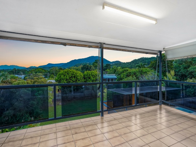 7 Sommerville Crescent, Whitfield QLD 4870