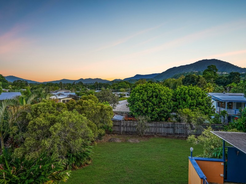 7 Sommerville Crescent, Whitfield QLD 4870