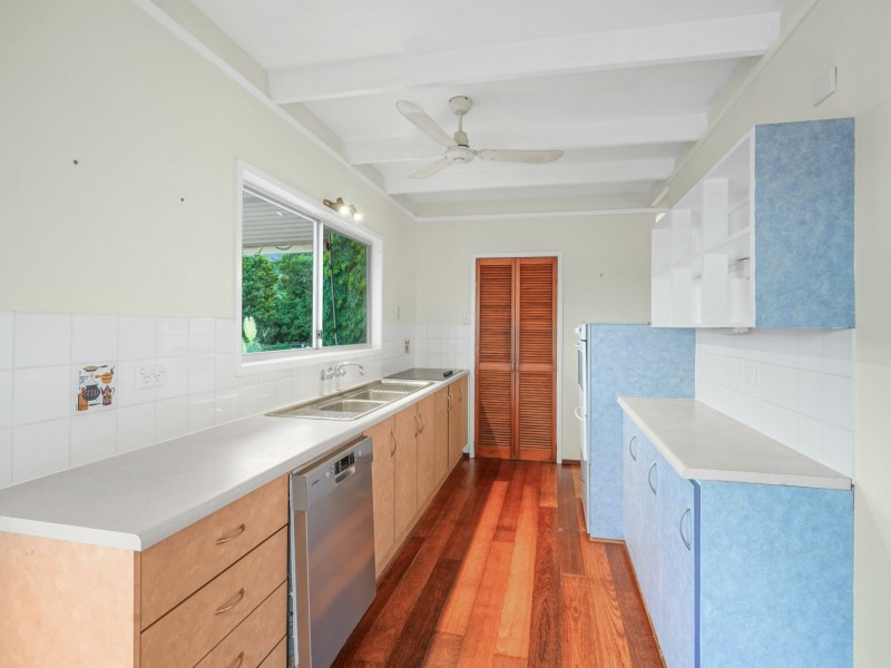 7 Sommerville Crescent, Whitfield QLD 4870