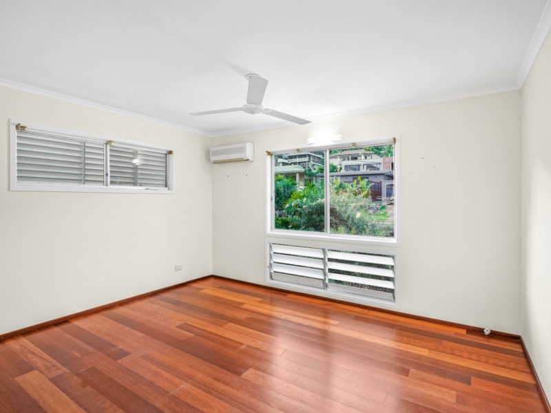7 Sommerville Crescent, Whitfield QLD 4870