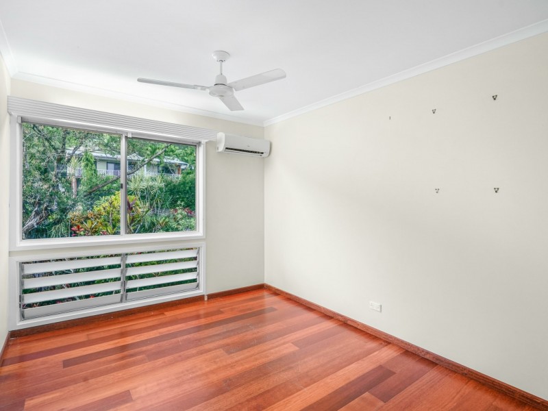 7 Sommerville Crescent, Whitfield QLD 4870