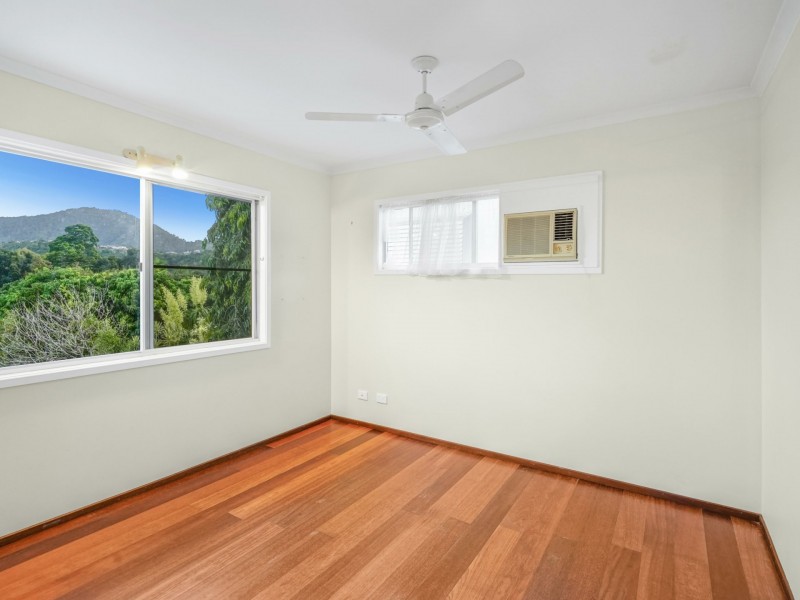 7 Sommerville Crescent, Whitfield QLD 4870
