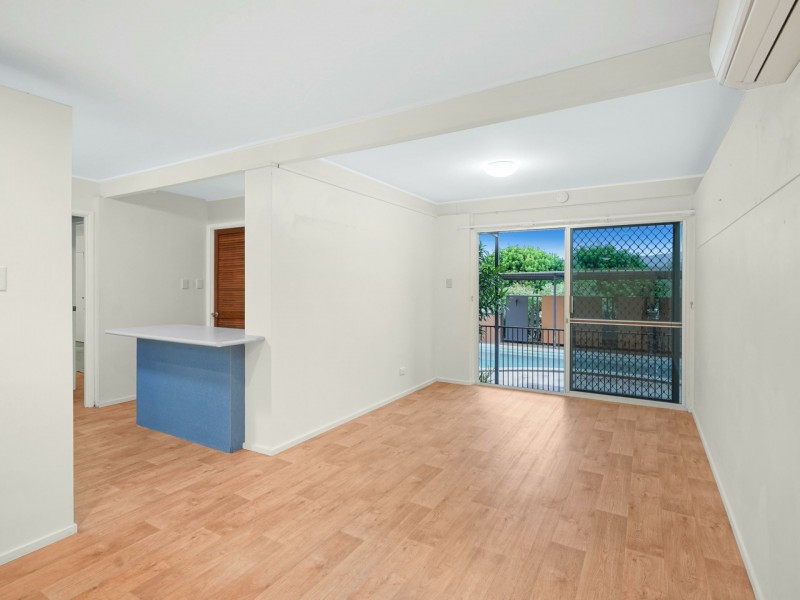 7 Sommerville Crescent, Whitfield QLD 4870