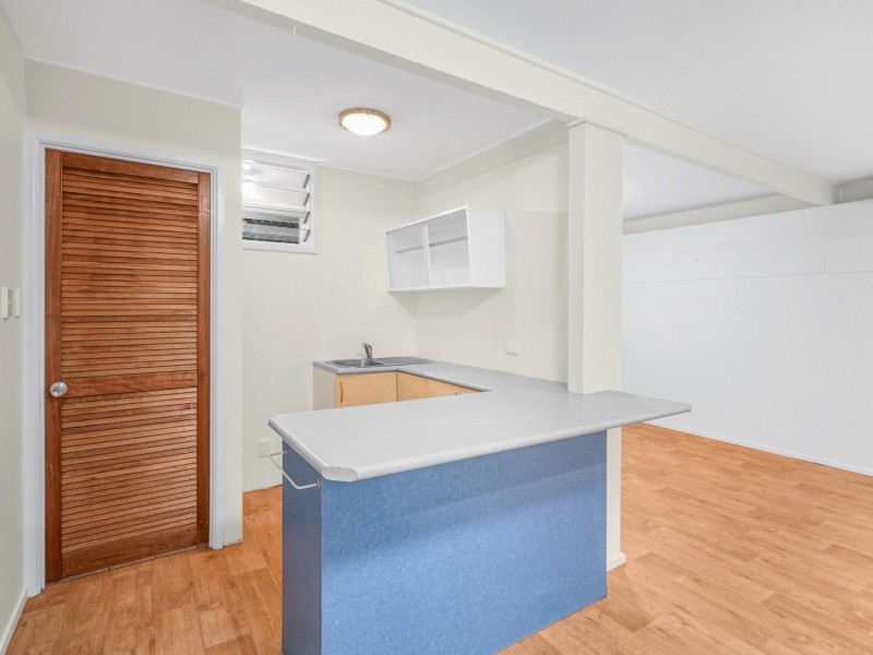 7 Sommerville Crescent, Whitfield QLD 4870