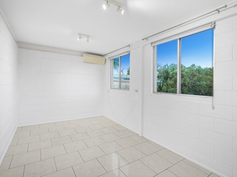 7 Sommerville Crescent, Whitfield QLD 4870