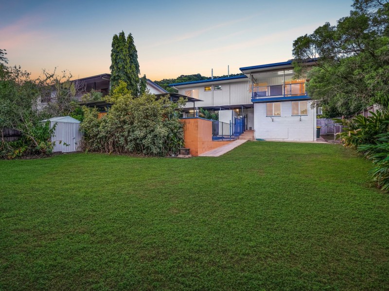 7 Sommerville Crescent, Whitfield QLD 4870