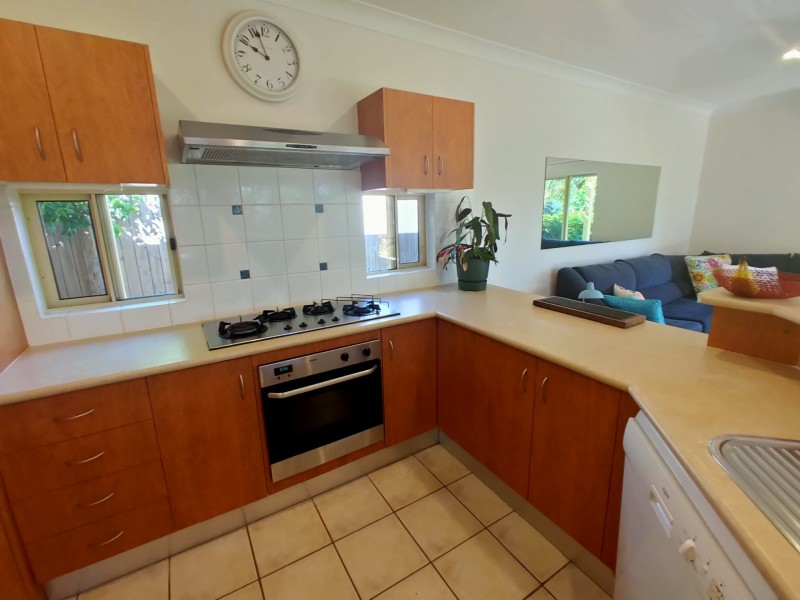 6 Amos Close, Redlynch QLD 4870