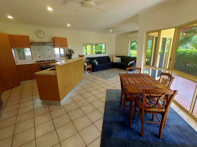 6 Amos Close, Redlynch QLD 4870