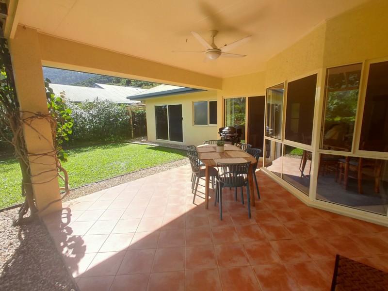 6 Amos Close, Redlynch QLD 4870