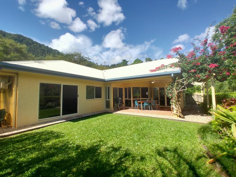 6 Amos Close, Redlynch QLD 4870