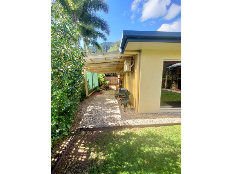 6 Amos Close, Redlynch QLD 4870