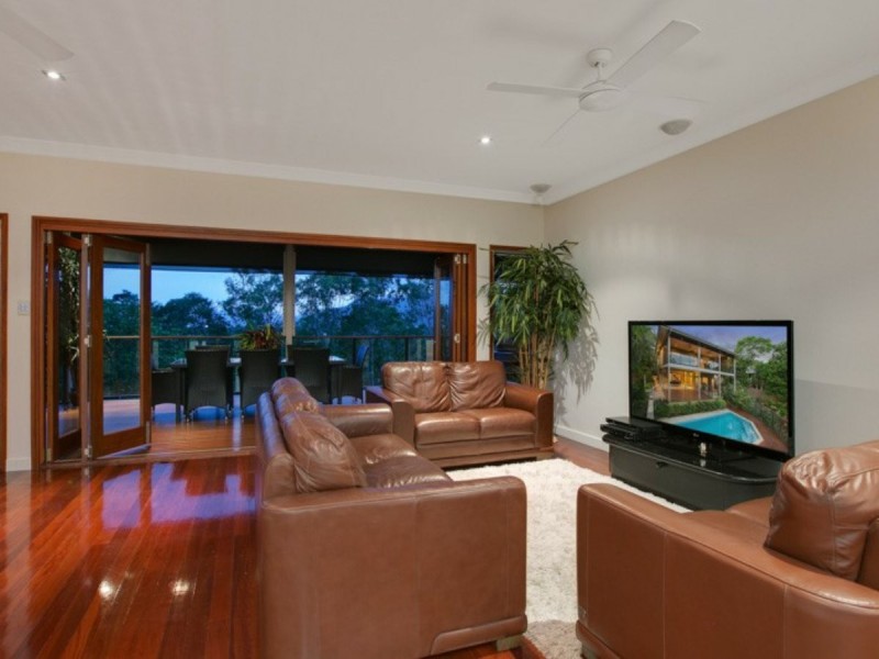 2 Queenly Close, Edge Hill QLD 4870