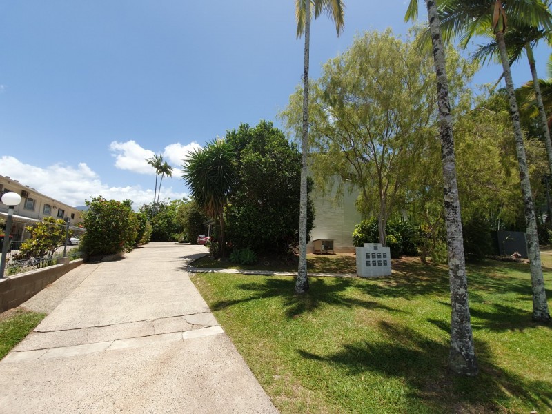 2/10 Crathern Close, Edge Hill QLD 4870
