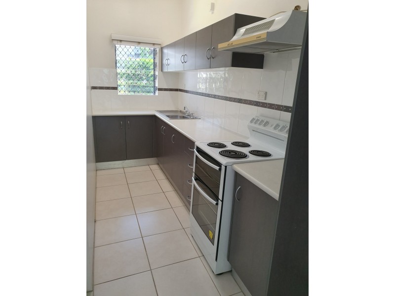 2/10 Crathern Close, Edge Hill QLD 4870