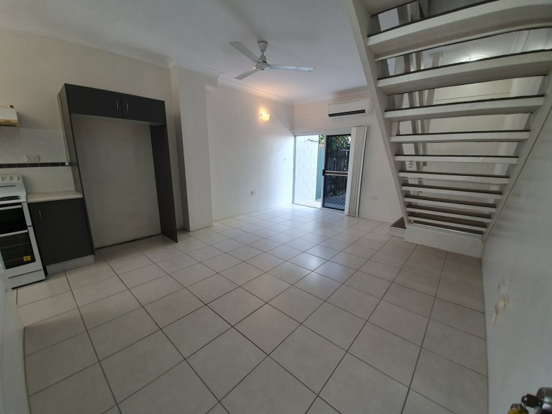 2/10 Crathern Close, Edge Hill QLD 4870