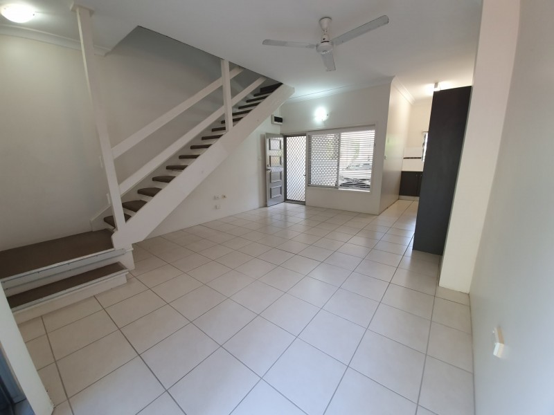 2/10 Crathern Close, Edge Hill QLD 4870