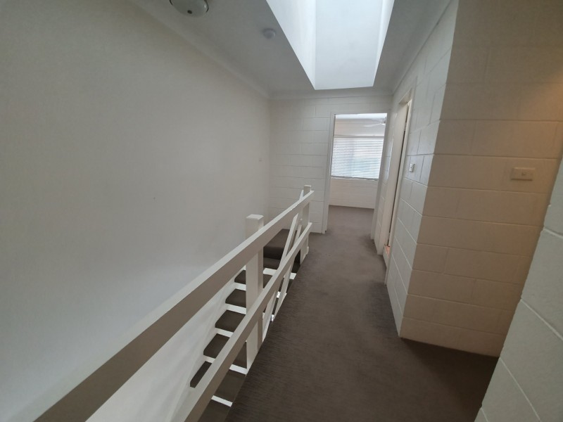 2/10 Crathern Close, Edge Hill QLD 4870