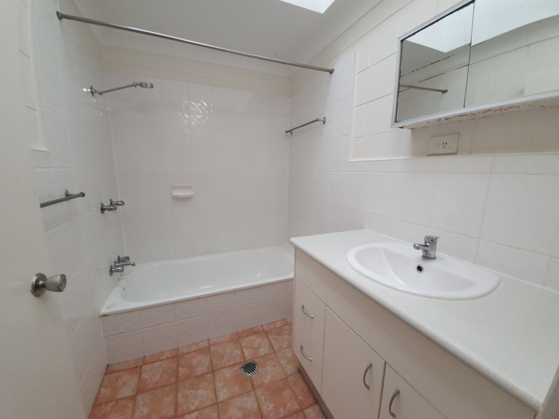 2/10 Crathern Close, Edge Hill QLD 4870