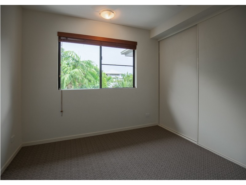 8/33 Digger Street, Cairns North QLD 4870