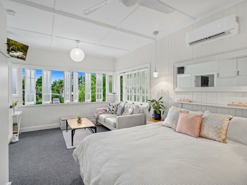 144 Greenslopes Street, Edge Hill QLD 4870