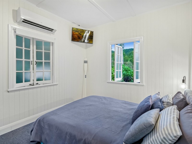 144 Greenslopes Street, Edge Hill QLD 4870