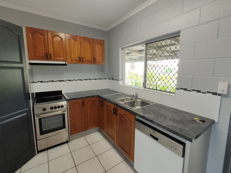 2/4 Deshon Street, Whitfield QLD 4870