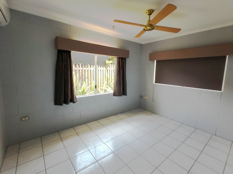 2/4 Deshon Street, Whitfield QLD 4870