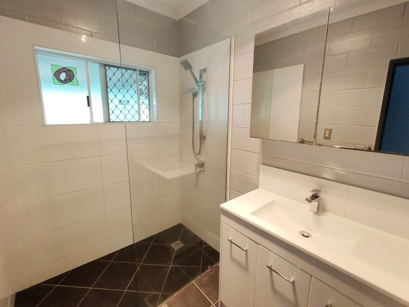 2/4 Deshon Street, Whitfield QLD 4870