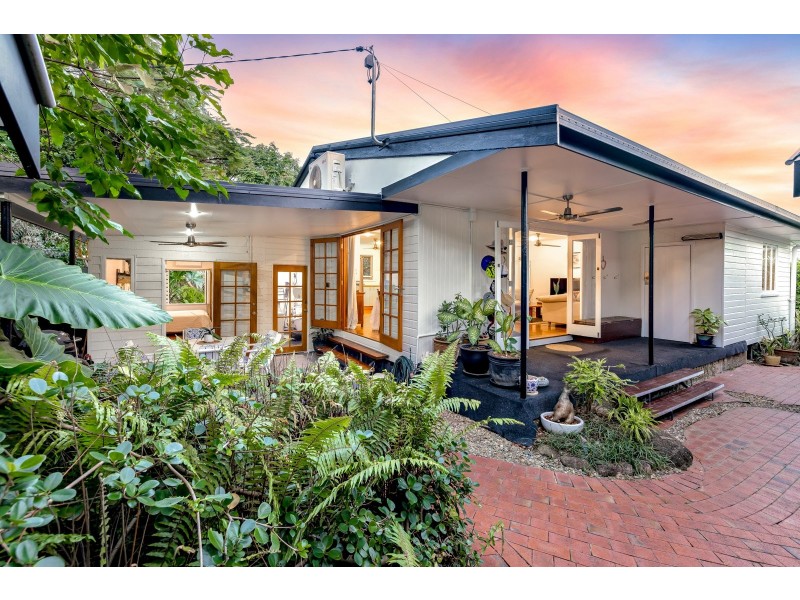 26 Bradford Street, Whitfield QLD 4870