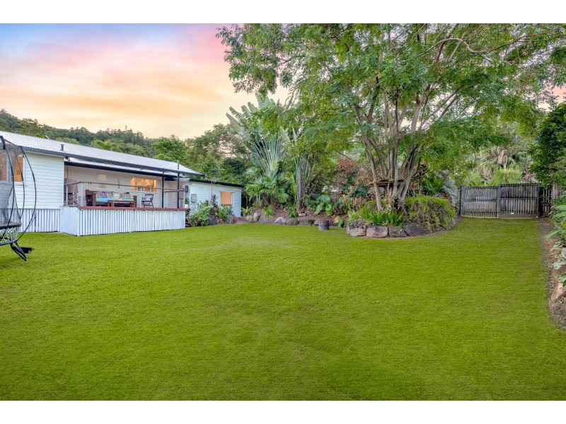 26 Bradford Street, Whitfield QLD 4870