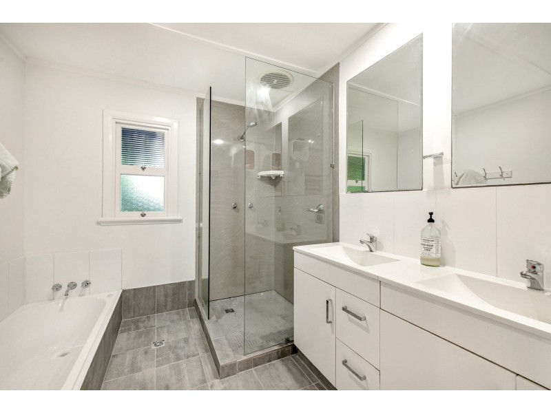 26 Bradford Street, Whitfield QLD 4870