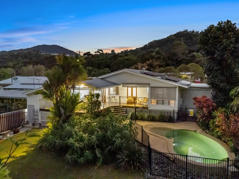 12 Fogarty Street, Whitfield QLD 4870