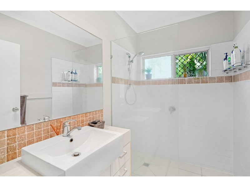 4 McManus Street, Whitfield QLD 4870
