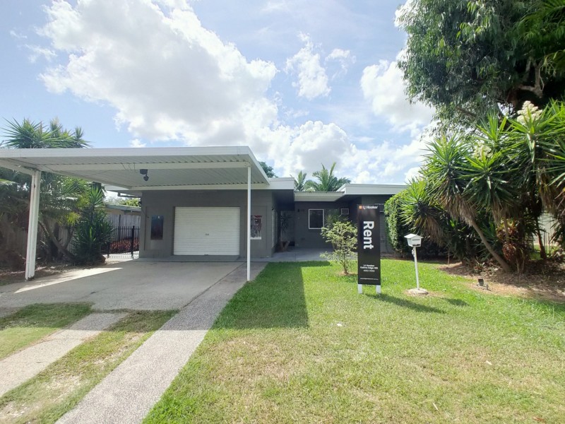 9 Smart Street, Mooroobool QLD 4870