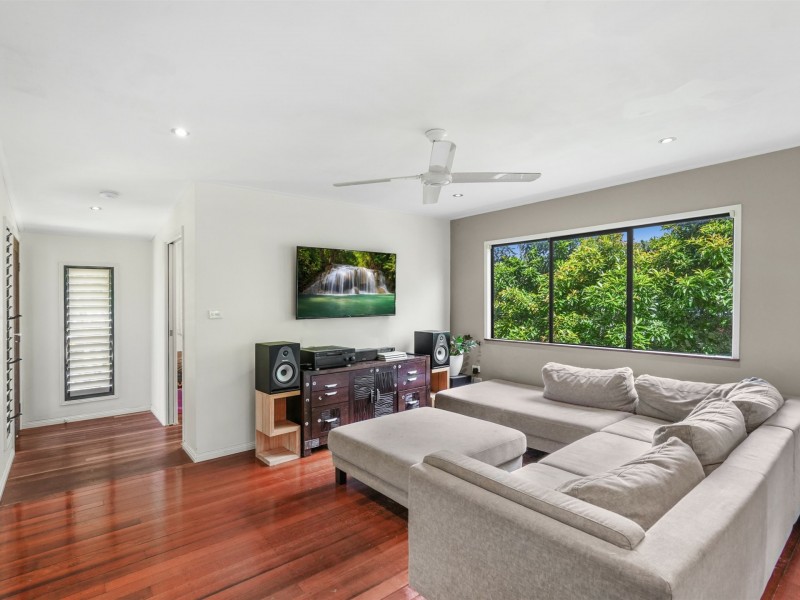 4 Compass Close, Edge Hill QLD 4870